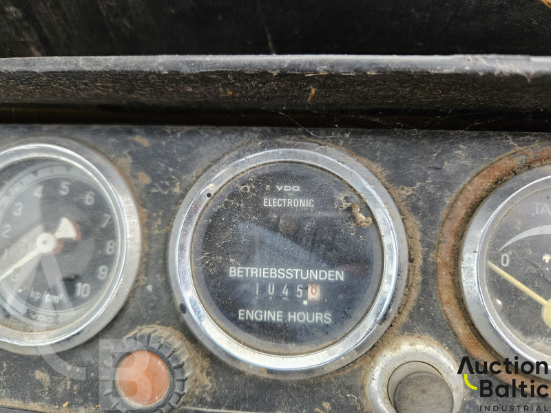 Chargeuse sur pneus International 520A: photos 7