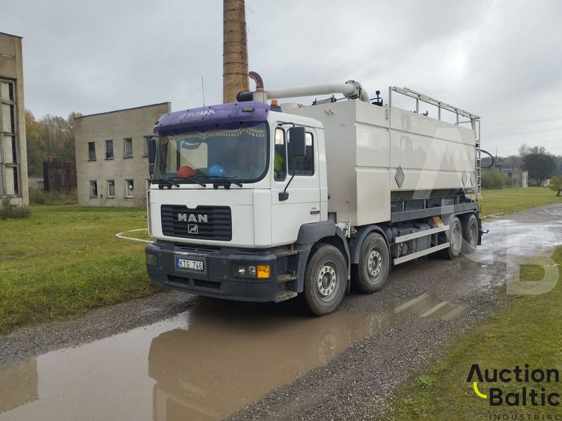 MAN T 46 - Camion vidangeur: photos 1 MAN T 46 - Camion vidangeur: photos 1