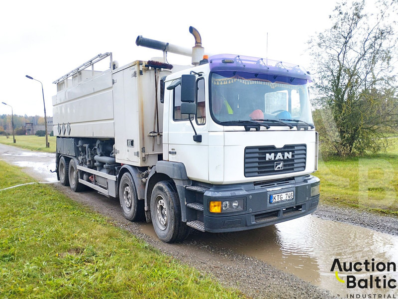 MAN T 46 - Camion vidangeur: photos 2 MAN T 46 - Camion vidangeur: photos 2