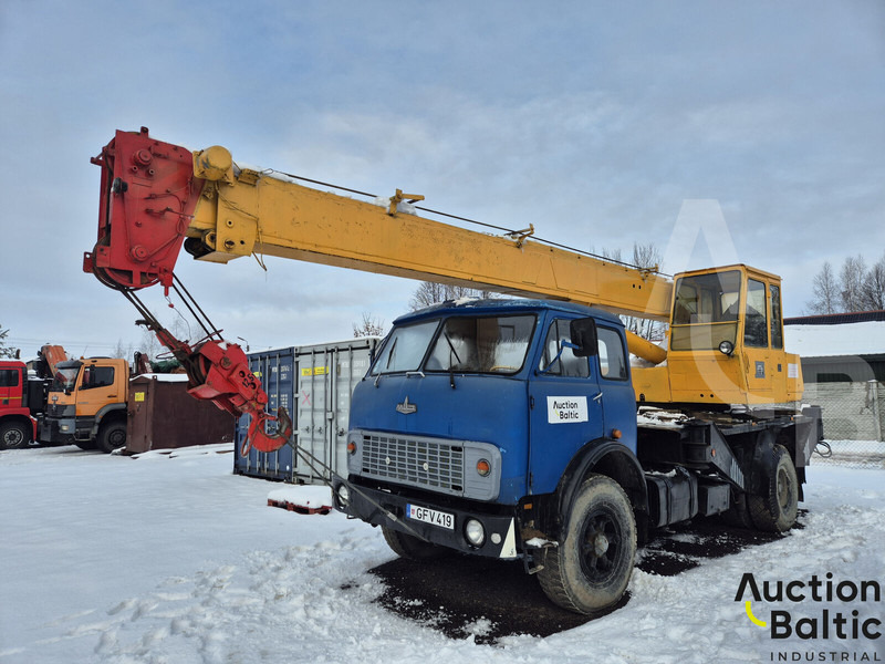 Maz 5334 - Grue auxiliaire: photos 2 Maz 5334 - Grue auxiliaire: photos 2