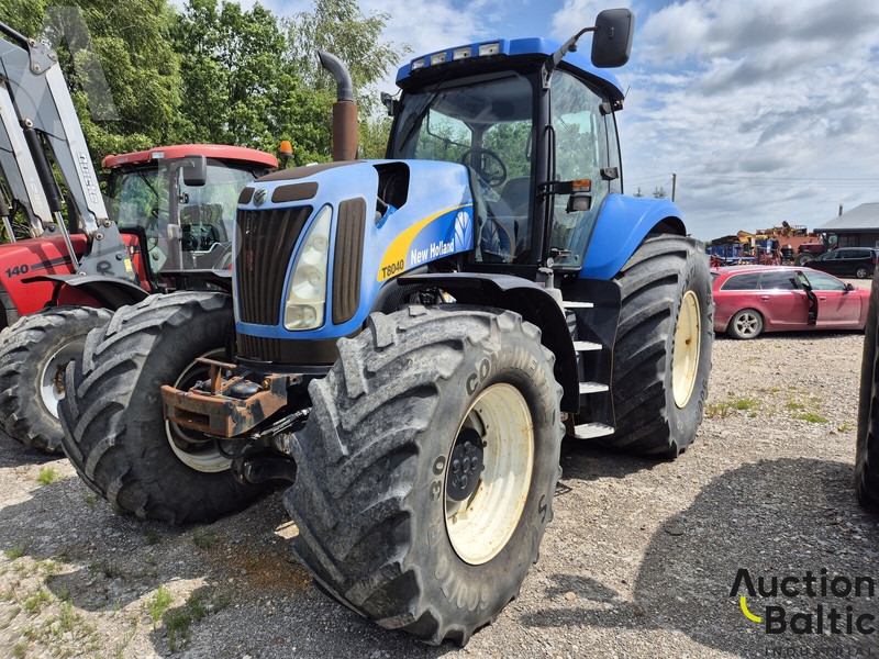 New Holland T 8040 - Tracteur agricole: photos 1 New Holland T 8040 - Tracteur agricole: photos 1