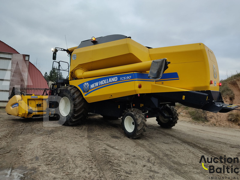 New Holland TC 5.90 - Moissonneuse-batteuse: photos 5 New Holland TC 5.90 - Moissonneuse-batteuse: photos 5