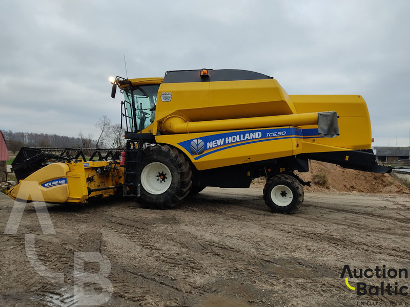 New Holland TC 5.90 - Moissonneuse-batteuse: photos 4 New Holland TC 5.90 - Moissonneuse-batteuse: photos 4