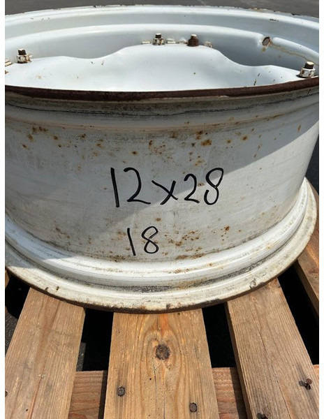 New Holland velg 12 x 28 - Jante: photos 1 New Holland velg 12 x 28 - Jante: photos 1
