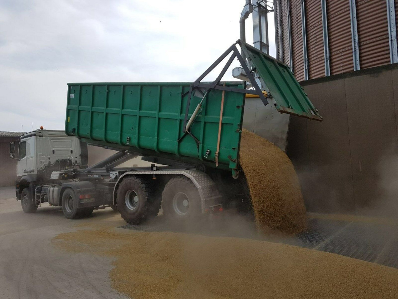 Auflieger Abrollkipper Hakenlift Agrar - Semi-remorque porte-conteneur/ Caisse mobile: photos 1 Auflieger Abrollkipper Hakenlift Agrar - Semi-remorque porte-conteneur/ Caisse mobile: photos 1