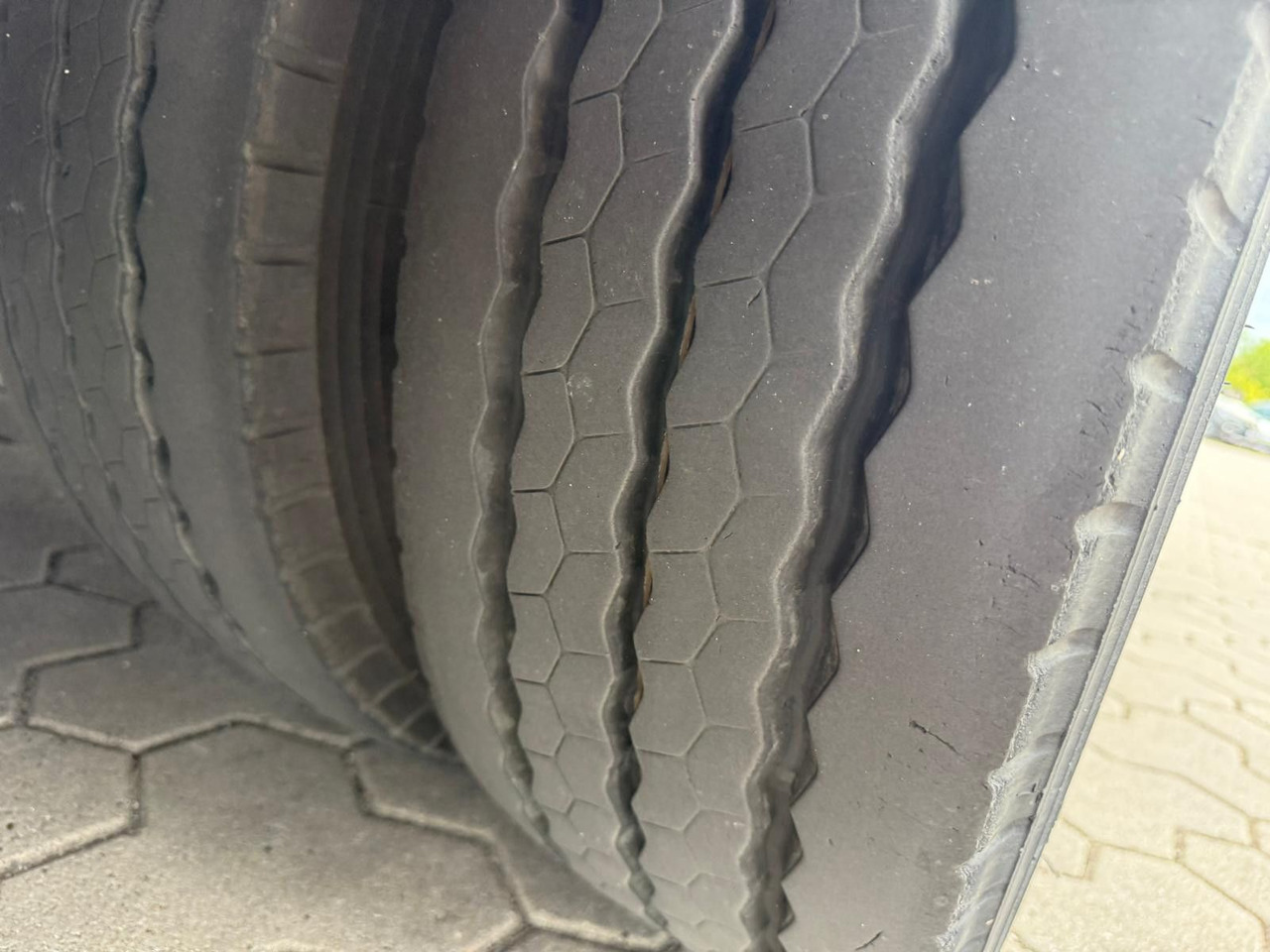 Semi-remorque surbaissé Kässbohrer K.SLS ECO Tieflader mit hydraulischen Rampen: photos 15 Semi-remorque surbaissé Kässbohrer K.SLS ECO Tieflader mit hydraulischen Rampen: photos 15