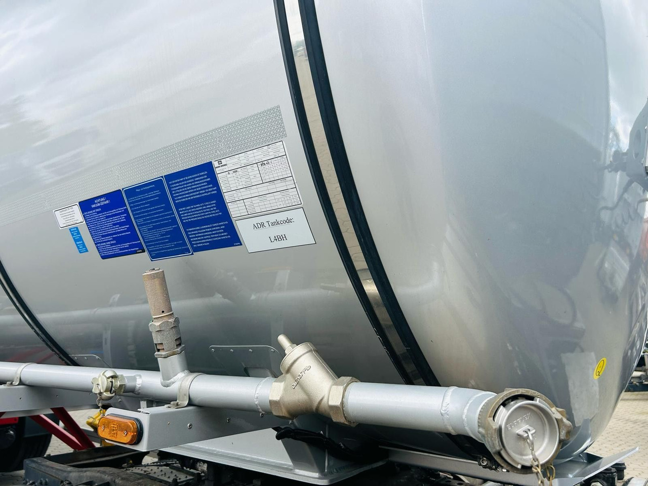 Semi-remorque citerne Kässbohrer STS.SS Edelstahl Tankauflieger Bitumen 32m³: photos 7 Semi-remorque citerne Kässbohrer STS.SS Edelstahl Tankauflieger Bitumen 32m³: photos 7