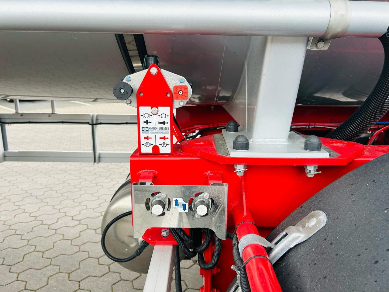 Semi-remorque citerne Kässbohrer STS.SS Edelstahl Tankauflieger Bitumen 32m³: photos 6 Semi-remorque citerne Kässbohrer STS.SS Edelstahl Tankauflieger Bitumen 32m³: photos 6