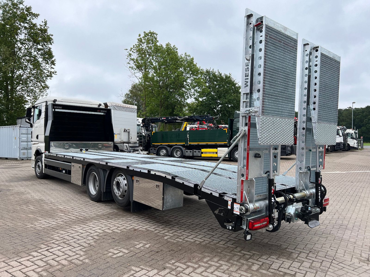 MAN Baumaschinen- Arbeitsbühnentransporter Rampen - Remorqueuse: photos 1 MAN Baumaschinen- Arbeitsbühnentransporter Rampen - Remorqueuse: photos 1