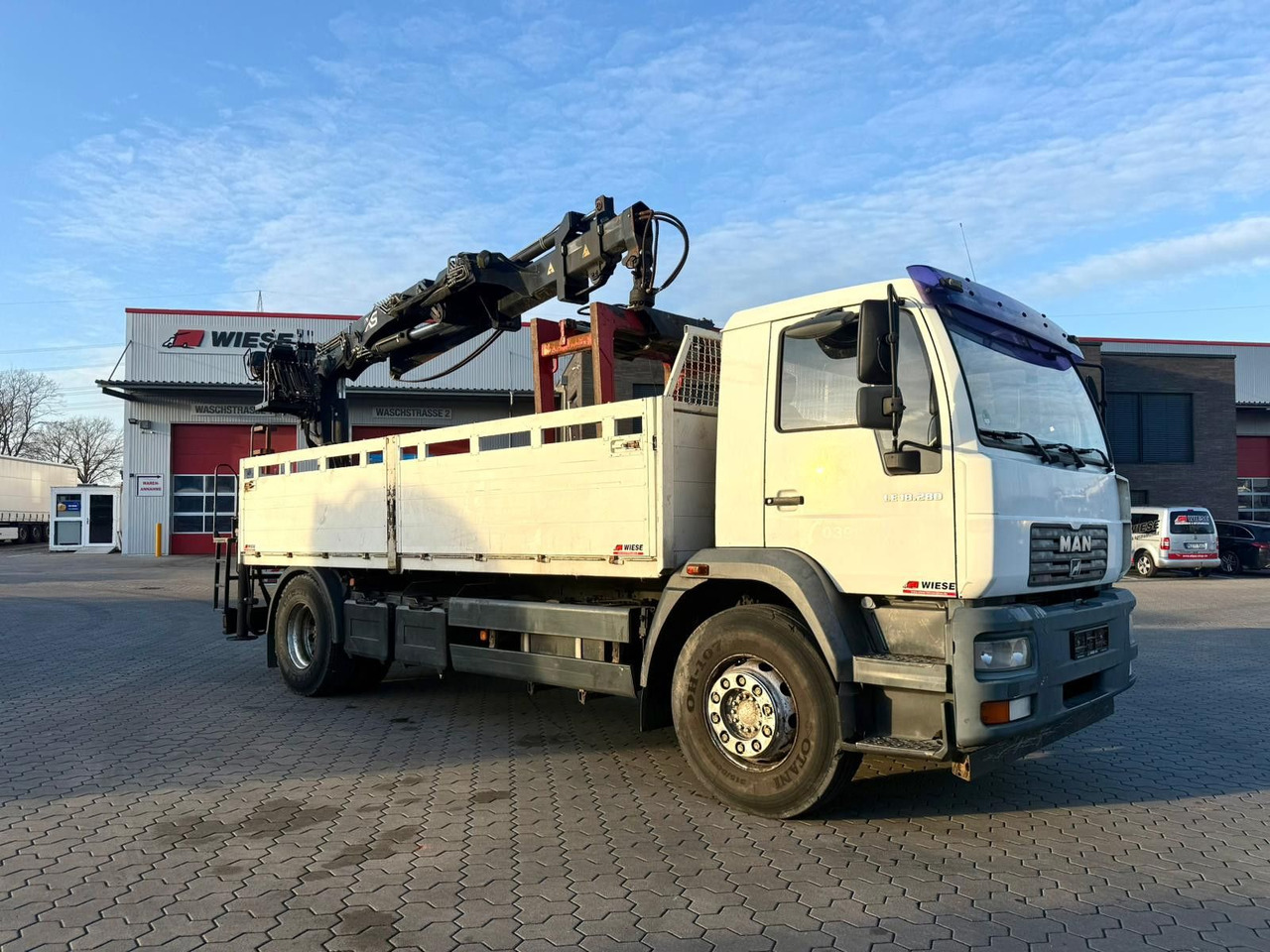 MAN LE 18.280 Pritsche mit HIAB 133 K PRO/HIPRO Kran - Camion grue: photos 1 MAN LE 18.280 Pritsche mit HIAB 133 K PRO/HIPRO Kran - Camion grue: photos 1