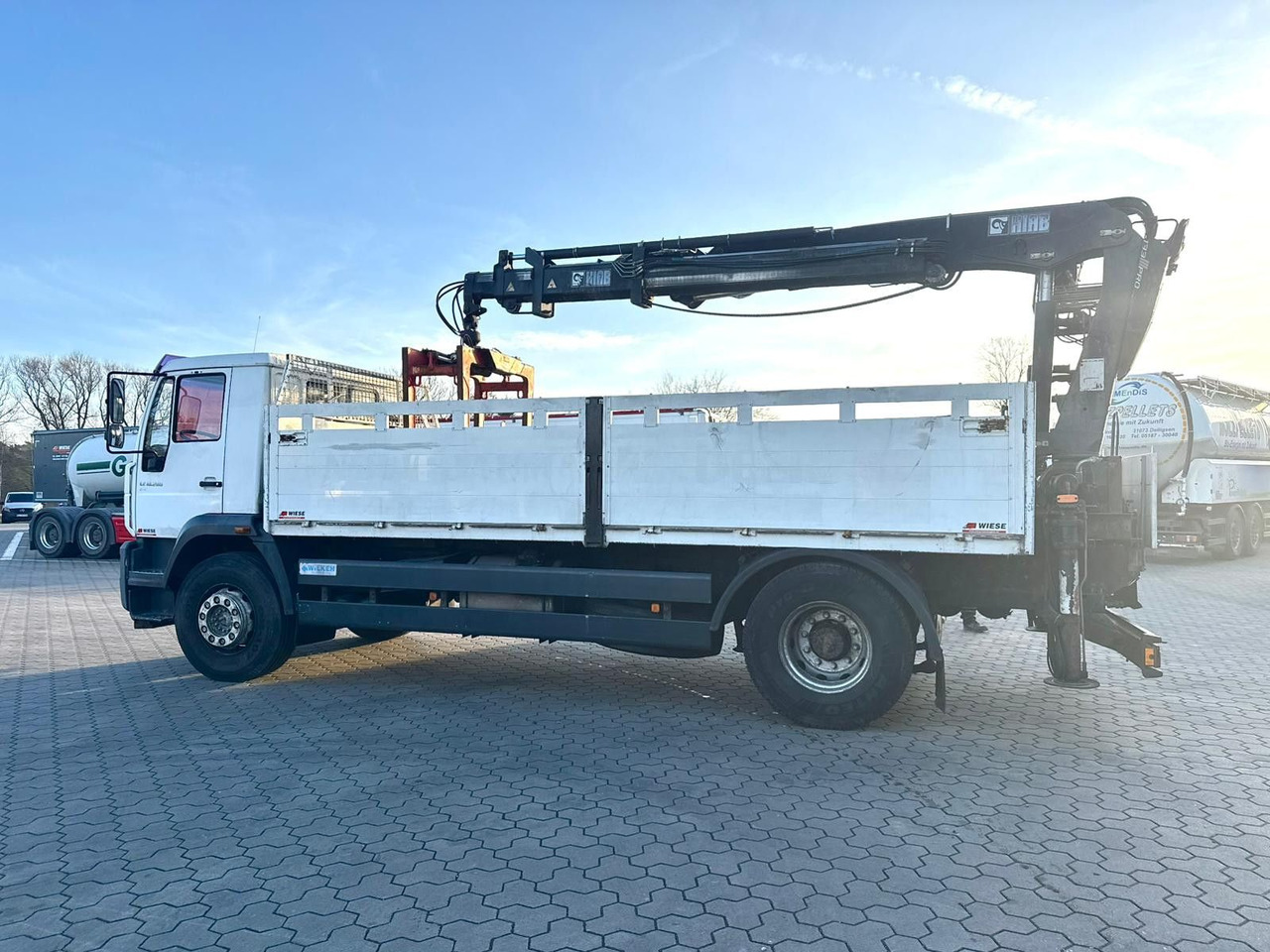MAN LE 18.280 Pritsche mit HIAB 133 K PRO/HIPRO Kran - Camion grue: photos 5 MAN LE 18.280 Pritsche mit HIAB 133 K PRO/HIPRO Kran - Camion grue: photos 5