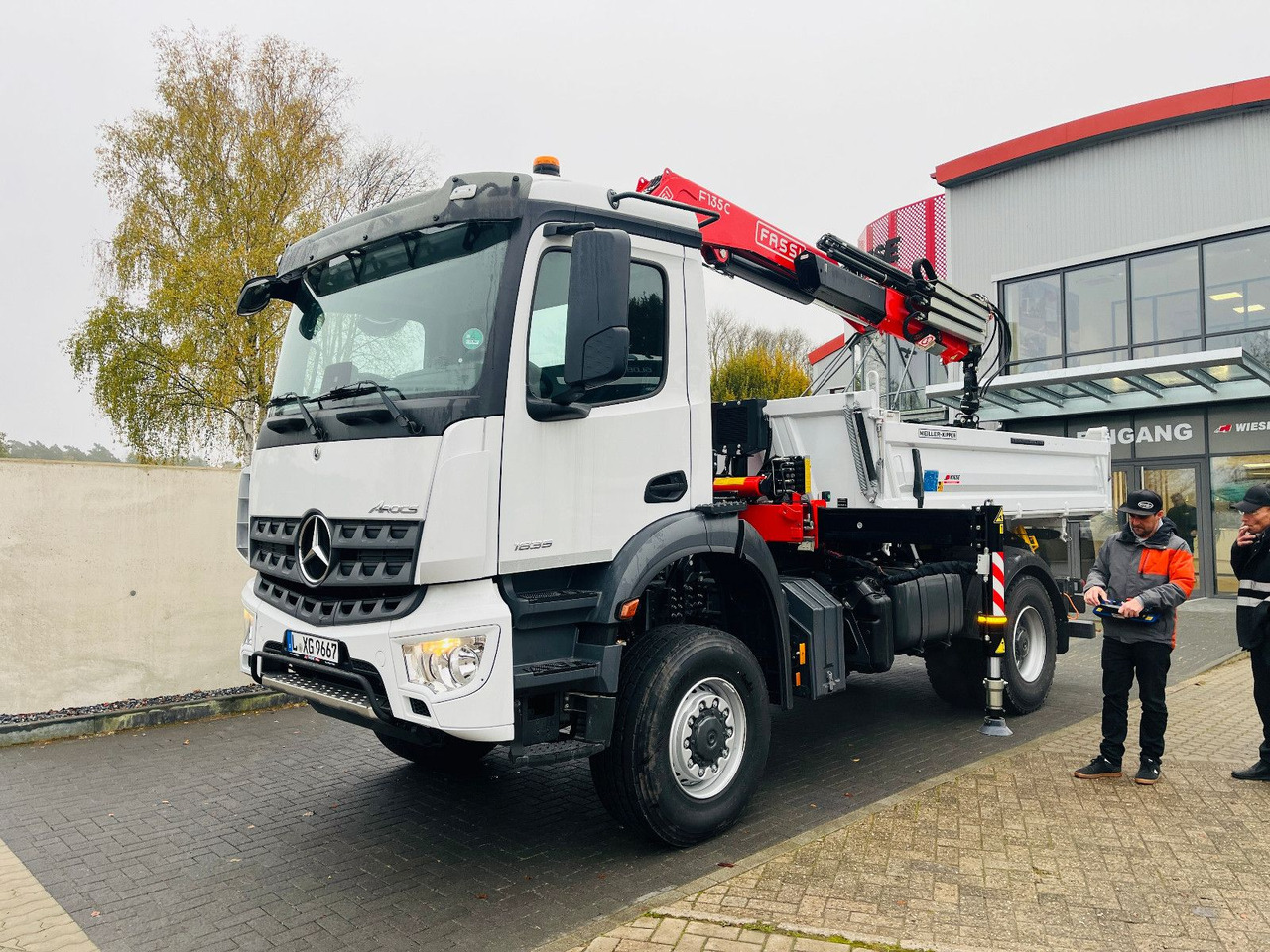 Mercedes-Benz Arocs 1835 4x4 Meiller Fassi F135 Kran Kipper - Camion benne, Camion grue: photos 1 Mercedes-Benz Arocs 1835 4x4 Meiller Fassi F135 Kran Kipper - Camion benne, Camion grue: photos 1