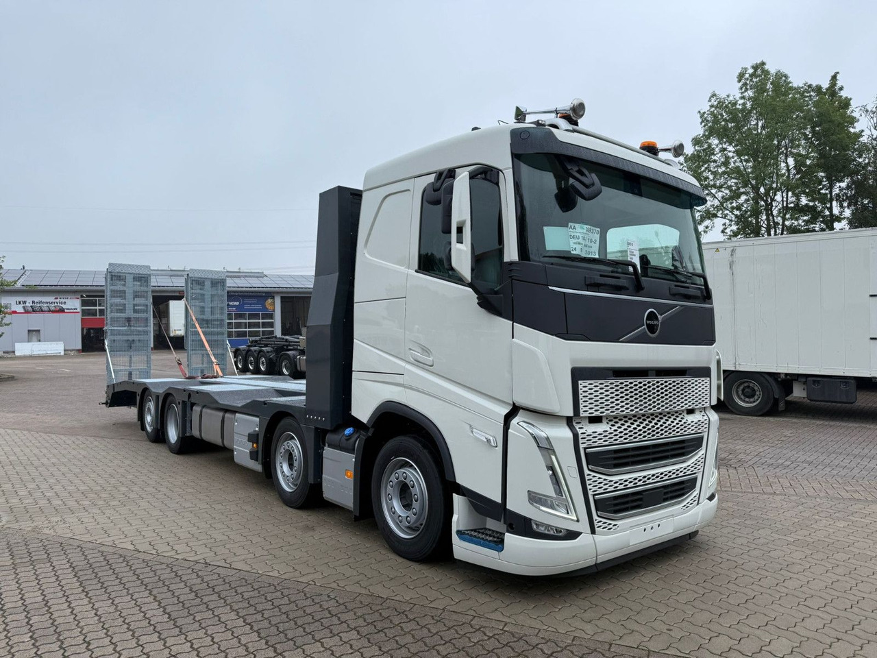 Volvo Arbeitsbühnen Baumaschinentransporter mit Rampen - Camion porte-voitures: photos 5 Volvo Arbeitsbühnen Baumaschinentransporter mit Rampen - Camion porte-voitures: photos 5
