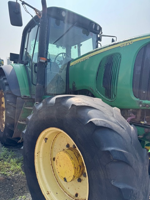 JOHN DEERE 6820 - Tracteur agricole: photos 1 JOHN DEERE 6820 - Tracteur agricole: photos 1