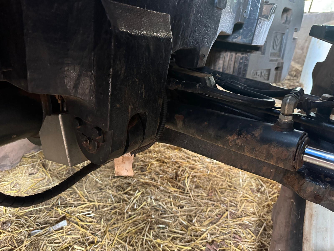 NEW HOLLAND T6.180 - Tracteur agricole: photos 2 NEW HOLLAND T6.180 - Tracteur agricole: photos 2