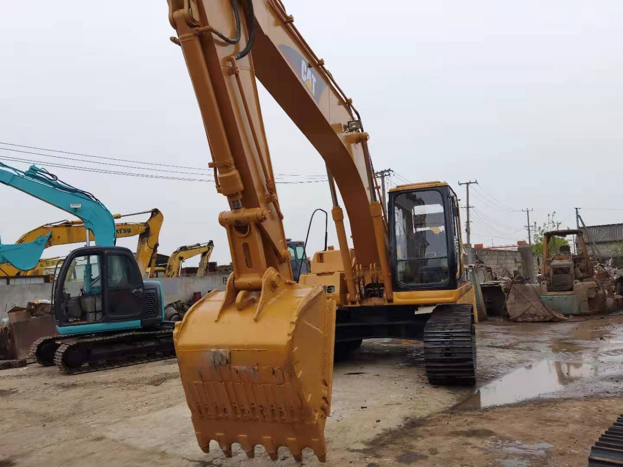 CATERPILLAR 320B - Pelle sur chenille: photos 4 CATERPILLAR 320B - Pelle sur chenille: photos 4
