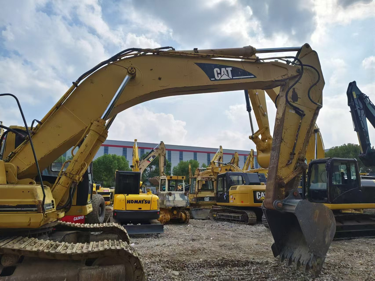 CATERPILLAR 330B - Pelle sur chenille: photos 4 CATERPILLAR 330B - Pelle sur chenille: photos 4