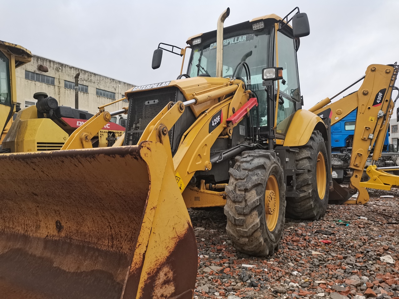 CATERPILLAR 420F - Tractopelle: photos 2 CATERPILLAR 420F - Tractopelle: photos 2