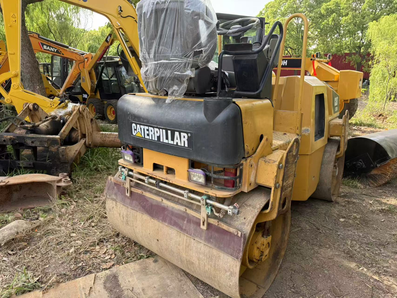 CATERPILLAR CB24B - Compacteur: photos 4 CATERPILLAR CB24B - Compacteur: photos 4