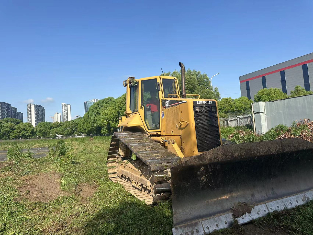 CATERPILLAR D5N - Bulldozer: photos 1 CATERPILLAR D5N - Bulldozer: photos 1