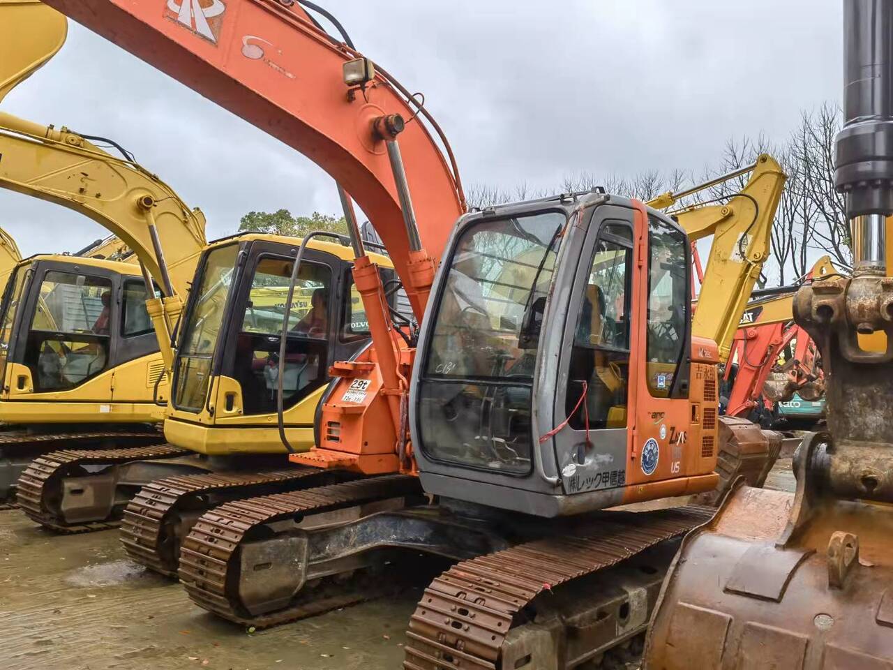 HITACHI Crawler excavator ZX135US - Pelle sur chenille: photos 2 HITACHI Crawler excavator ZX135US - Pelle sur chenille: photos 2