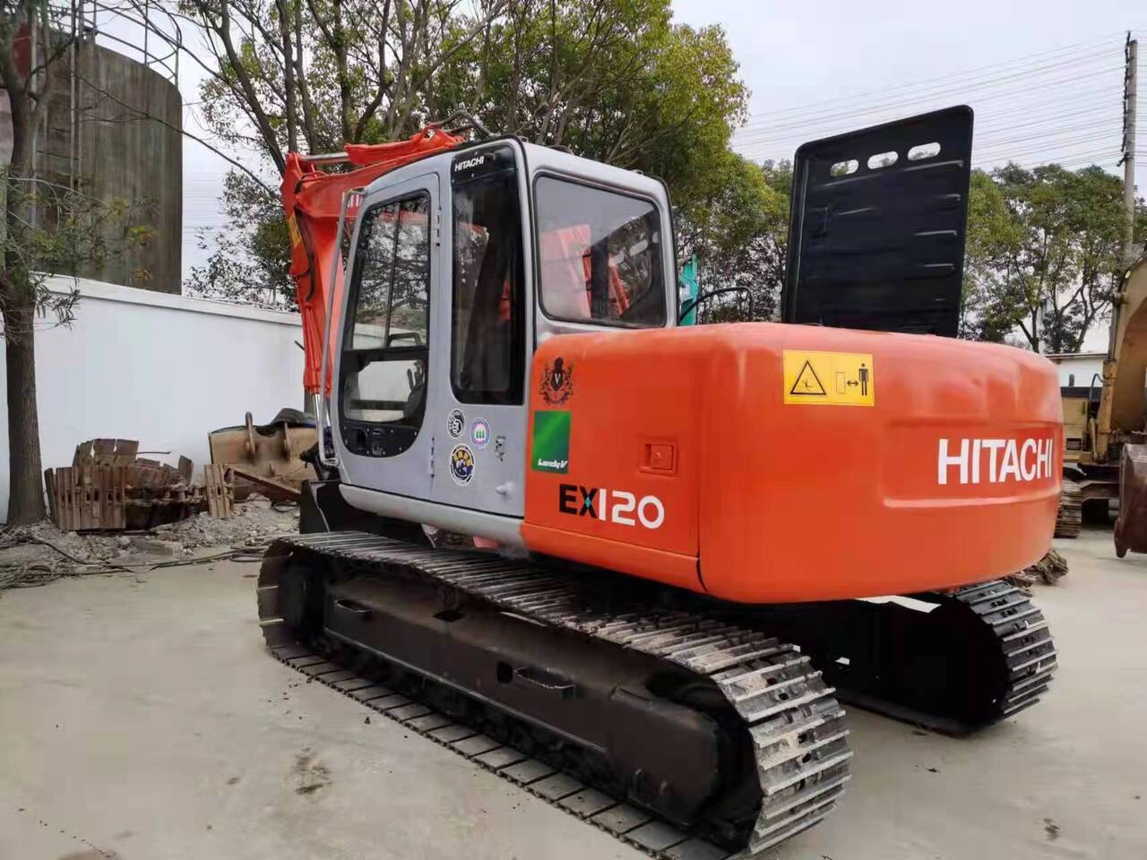 HITACHI EX120-5 - Pelle sur chenille: photos 1 HITACHI EX120-5 - Pelle sur chenille: photos 1
