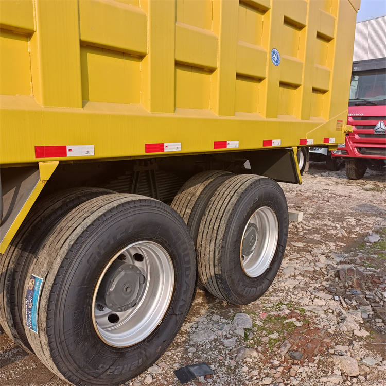 Camion benne HOWO HOWO 6x4 375 -yellow tipper: photos 6