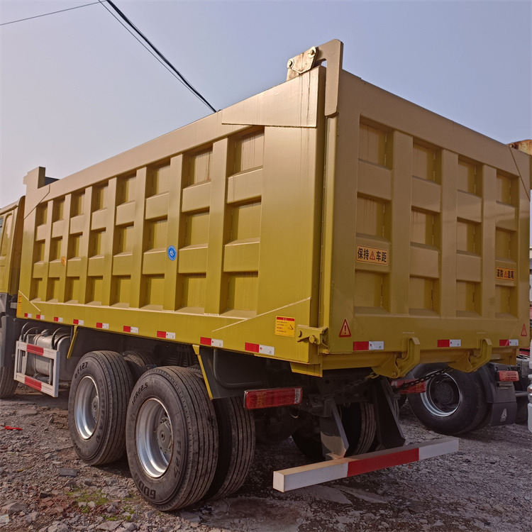 Camion benne HOWO HOWO 6x4 375 -yellow tipper: photos 7