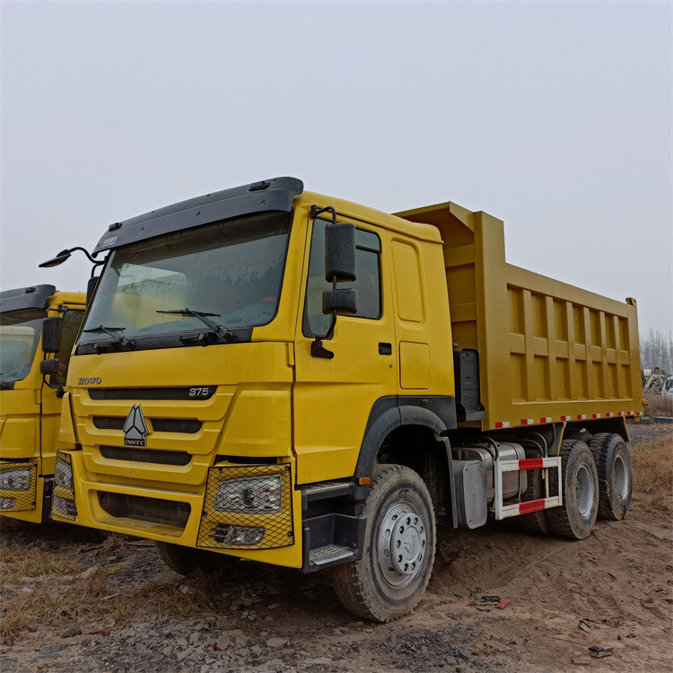 Camion benne HOWO HOWO 6x4 375 -yellow tipper: photos 12
