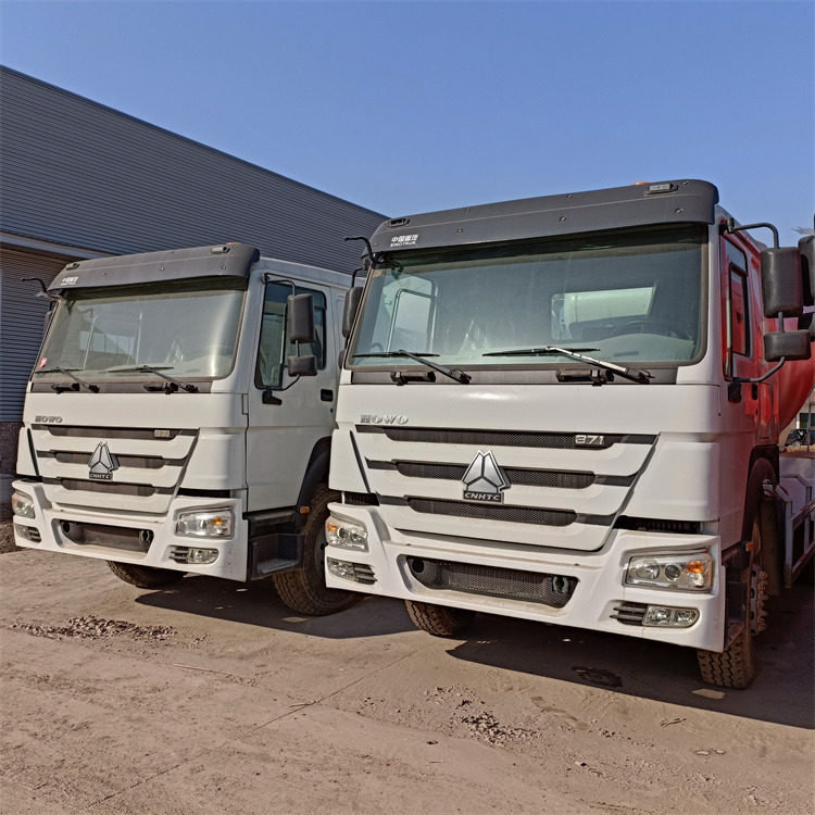 HOWO HOWO-mixer pump truck - Camion malaxeur pompe: photos 4 HOWO HOWO-mixer pump truck - Camion malaxeur pompe: photos 4