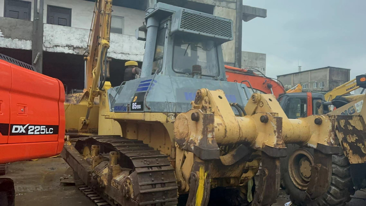 KOMATSU D85 - Bulldozer: photos 1 KOMATSU D85 - Bulldozer: photos 1