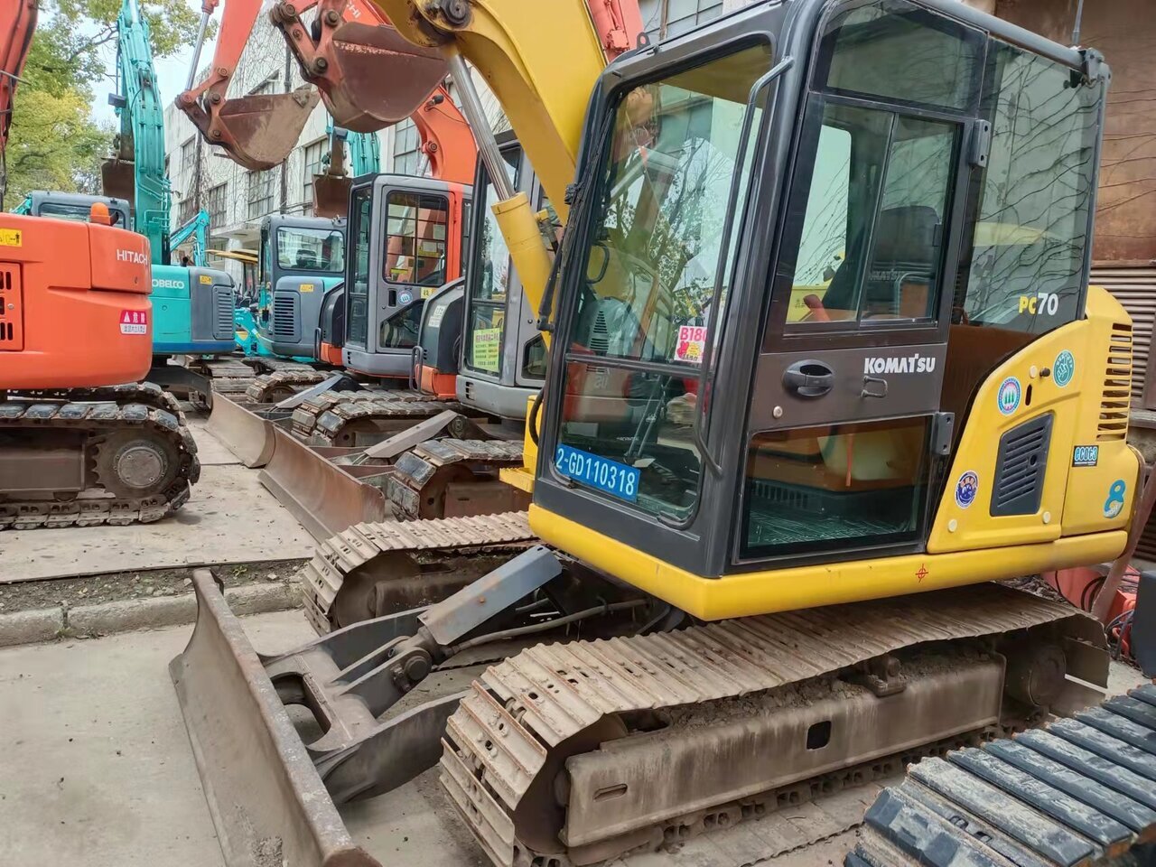 KOMATSU PC70-mini excavator - Mini pelle: photos 1 KOMATSU PC70-mini excavator - Mini pelle: photos 1