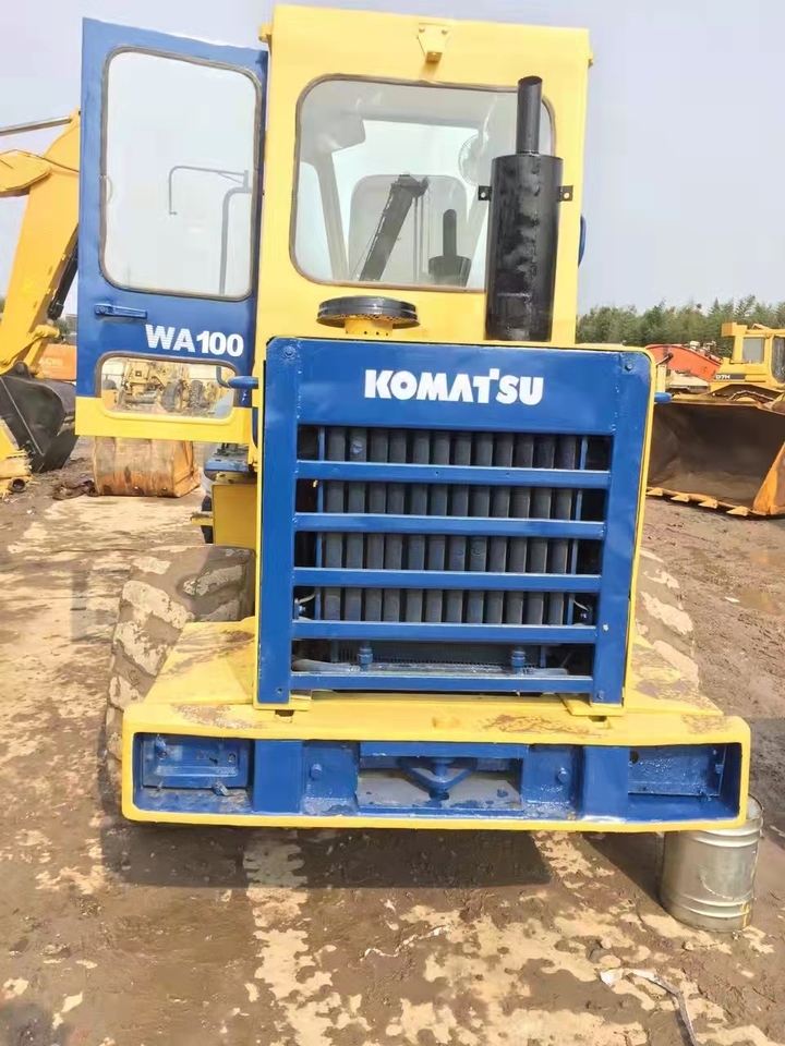 KOMATSU WA100 - Chargeuse sur pneus: photos 4 KOMATSU WA100 - Chargeuse sur pneus: photos 4