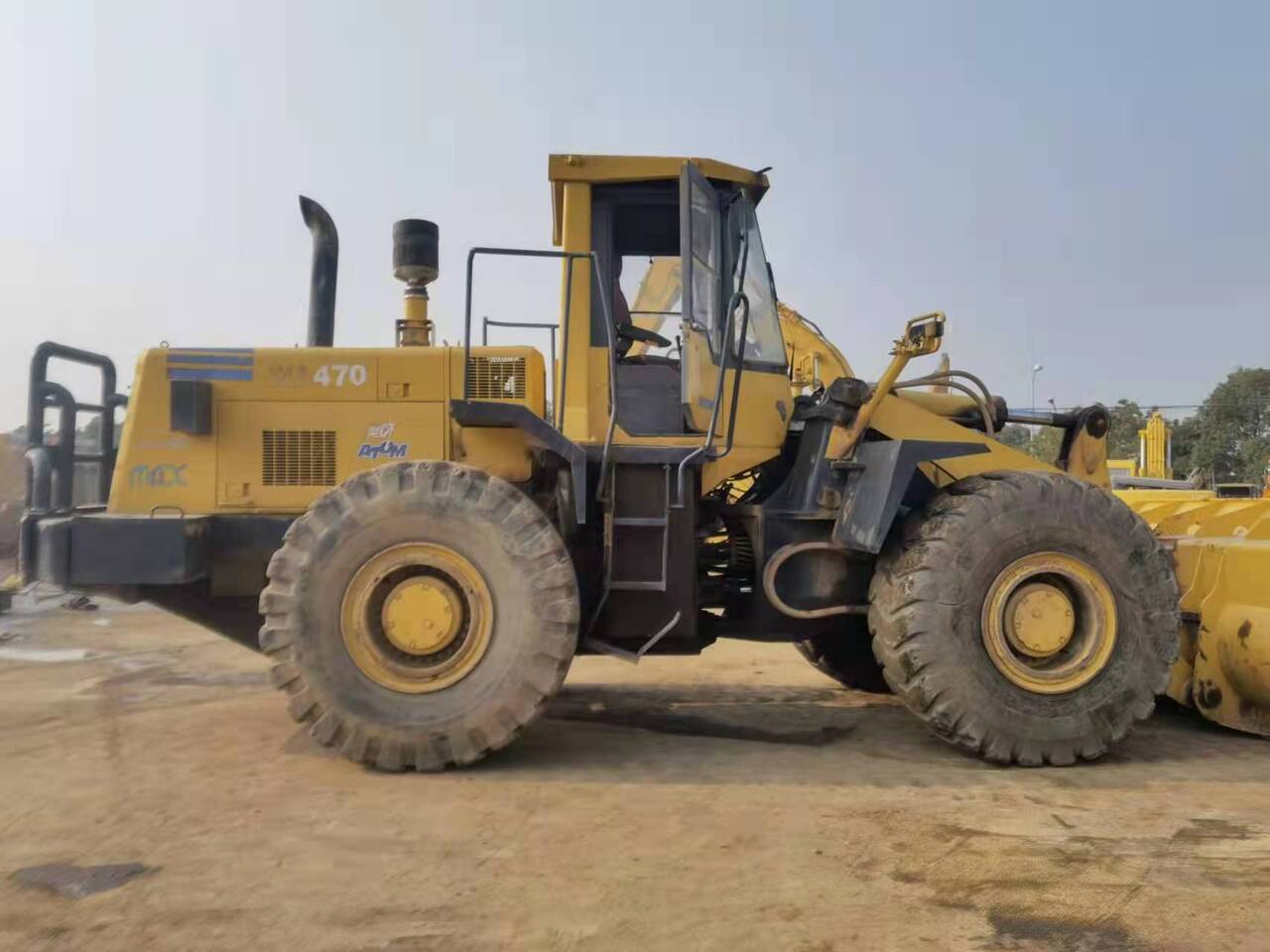 KOMATSU WA470-3 - Chargeuse sur pneus: photos 3 KOMATSU WA470-3 - Chargeuse sur pneus: photos 3