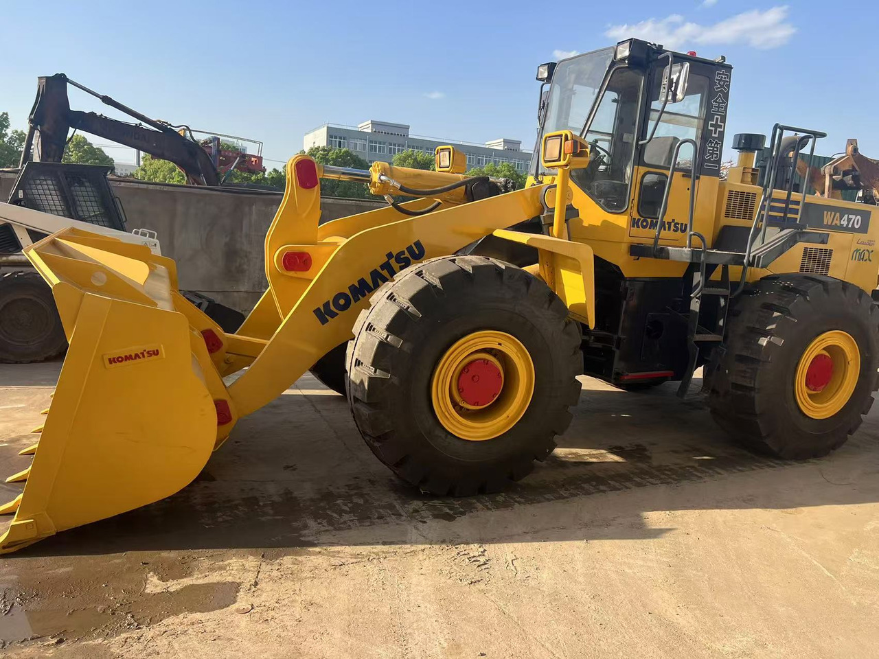 Komatsu WA470-3 - Chargeuse sur pneus: photos 1 Komatsu WA470-3 - Chargeuse sur pneus: photos 1