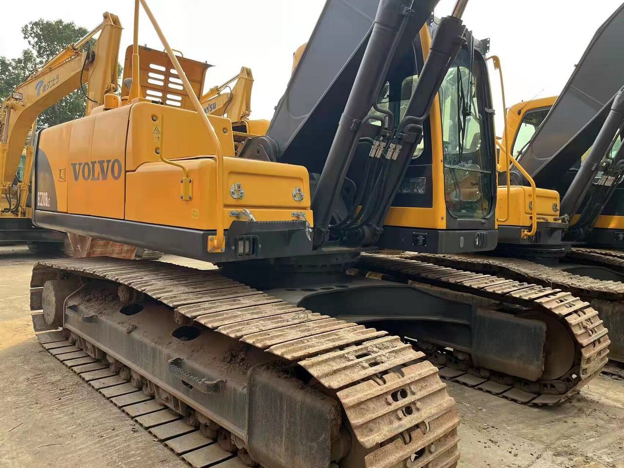 VOLVO EC210BLC - Pelle sur chenille: photos 1 VOLVO EC210BLC - Pelle sur chenille: photos 1