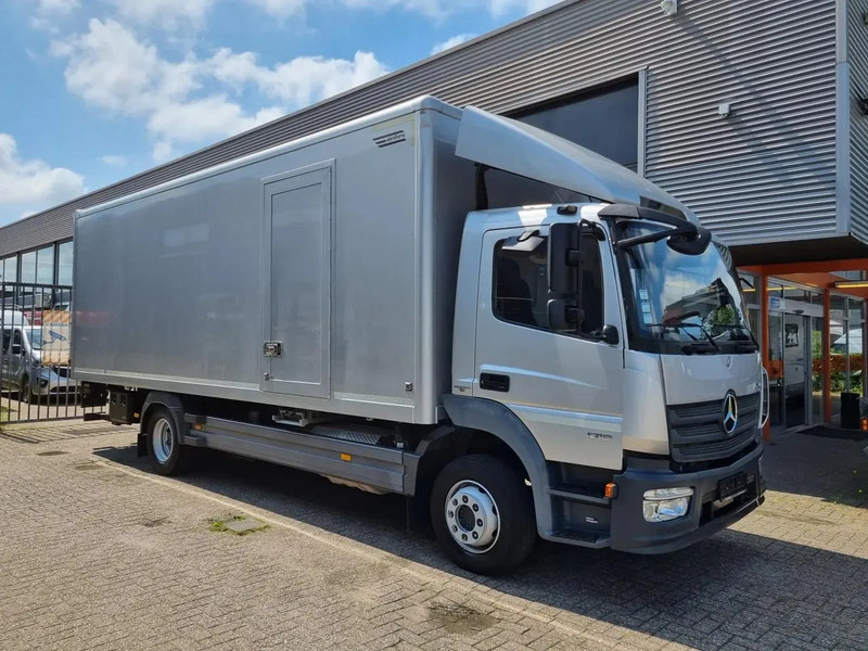 Mercedes-Benz Atego 1218 Koffer/ Ladebordwand/ Airco/ Grau Metallic - Camion fourgon: photos 1 Mercedes-Benz Atego 1218 Koffer/ Ladebordwand/ Airco/ Grau Metallic - Camion fourgon: photos 1