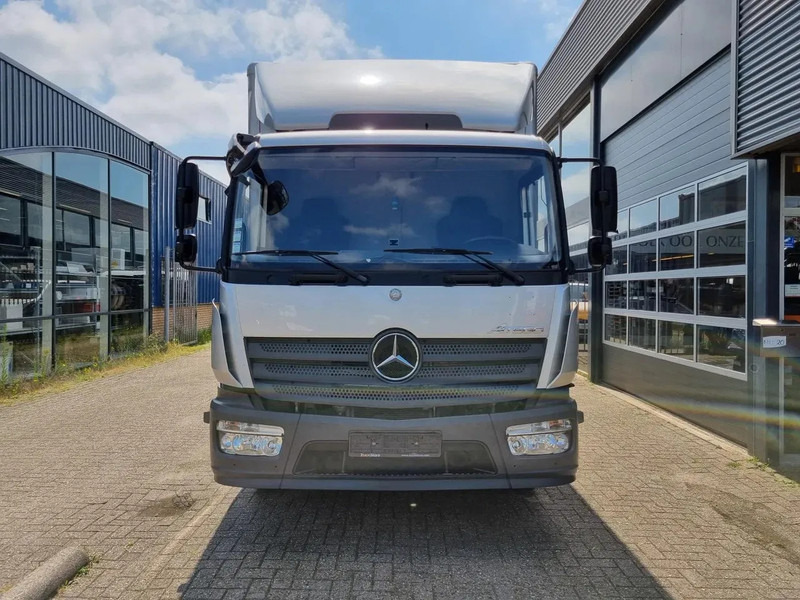 Mercedes-Benz Atego 1218 Koffer/ Ladebordwand/ Airco/ Grau Metallic - Camion fourgon: photos 4 Mercedes-Benz Atego 1218 Koffer/ Ladebordwand/ Airco/ Grau Metallic - Camion fourgon: photos 4