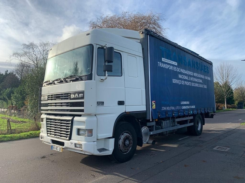 DAF XF 95.430 - Camion à rideaux coulissants: photos 1 DAF XF 95.430 - Camion à rideaux coulissants: photos 1