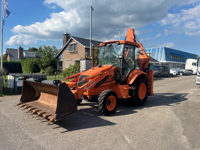 Fiat Hitachi FB 110 New Holland FB110 - Tractopelle: photos 1 Fiat Hitachi FB 110 New Holland FB110 - Tractopelle: photos 1
