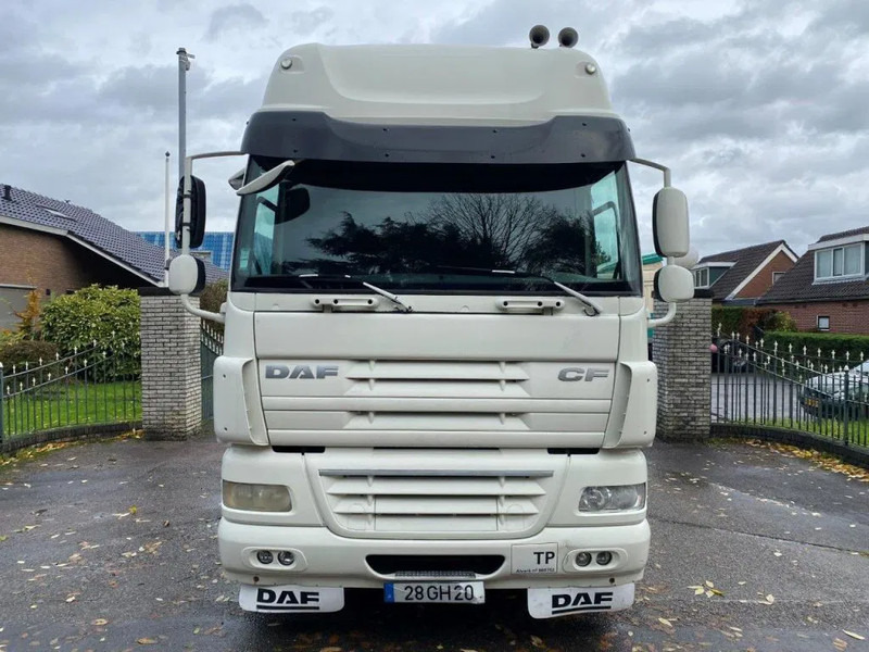 DAF CF 85.410 85CF 410 AUTOMATIC - Tracteur routier: photos 2 DAF CF 85.410 85CF 410 AUTOMATIC - Tracteur routier: photos 2