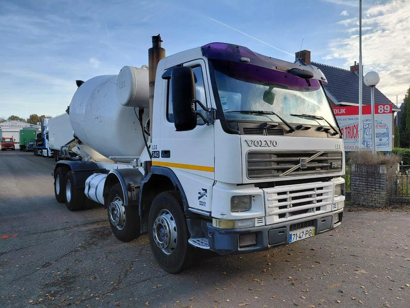 Volvo FM 12.340 8x4 Mixer Steel Suspension - Camion malaxeur: photos 2 Volvo FM 12.340 8x4 Mixer Steel Suspension - Camion malaxeur: photos 2