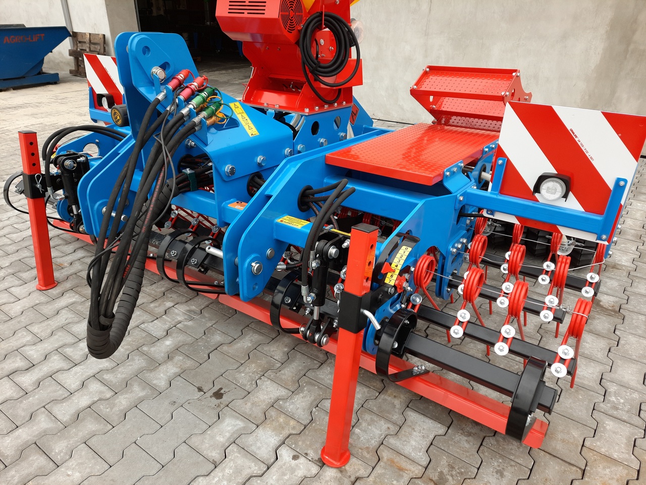 Agro-lift SEED MASTER 300 - Bineuse: photos 1 Agro-lift SEED MASTER 300 - Bineuse: photos 1