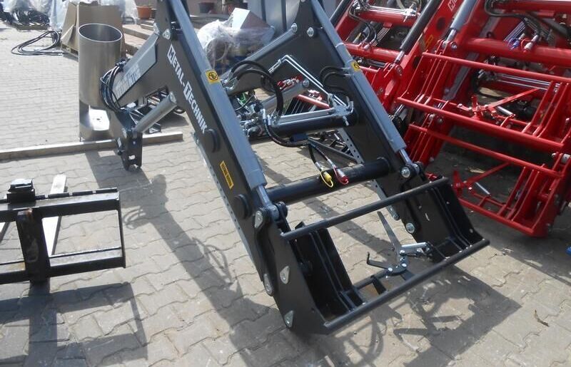 Metal-Technik Frontlader für Claas/ Front loader/ Ładowacz TUR - Chargeur frontal pour tracteur pour Machine agricole: photos 3 Metal-Technik Frontlader für Claas/ Front loader/ Ładowacz TUR - Chargeur frontal pour tracteur pour Machine agricole: photos 3