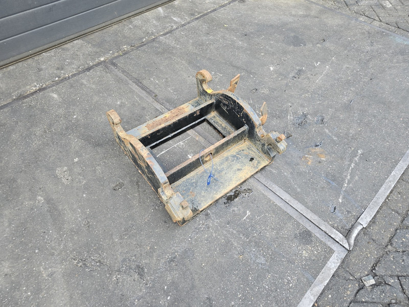 Kopplaat verachtert eurosteel cw 30 cw40 kopplaat adaptorplate - Attache rapide pour Engins de chantier: photos 1 Kopplaat verachtert eurosteel cw 30 cw40 kopplaat adaptorplate - Attache rapide pour Engins de chantier: photos 1