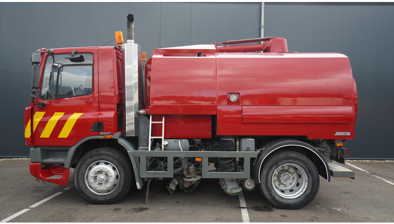 DAF 65.180 ATI STREET SWEPER RH DRIVE MANUAL GARBOX 96.000KM - Balayeuse de voirie: photos 1 DAF 65.180 ATI STREET SWEPER RH DRIVE MANUAL GARBOX 96.000KM - Balayeuse de voirie: photos 1