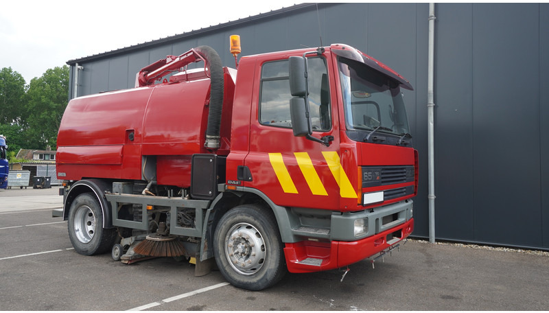 DAF 65.180 ATI STREET SWEPER RH DRIVE MANUAL GARBOX 96.000KM - Balayeuse de voirie: photos 4 DAF 65.180 ATI STREET SWEPER RH DRIVE MANUAL GARBOX 96.000KM - Balayeuse de voirie: photos 4