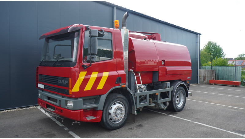 DAF 65.180 ATI STREET SWEPER RH DRIVE MANUAL GARBOX 96.000KM - Balayeuse de voirie: photos 3 DAF 65.180 ATI STREET SWEPER RH DRIVE MANUAL GARBOX 96.000KM - Balayeuse de voirie: photos 3