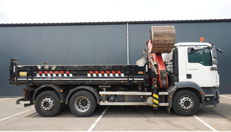 Camion grue MAN TGM 26.290 TIPPER WITH HMF 1643 Z2 CRANE: photos 10