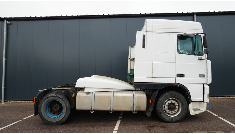 DAF XF 95.380 SC MANUAL GEARBOX EURO 3 - Tracteur routier: photos 2 DAF XF 95.380 SC MANUAL GEARBOX EURO 3 - Tracteur routier: photos 2